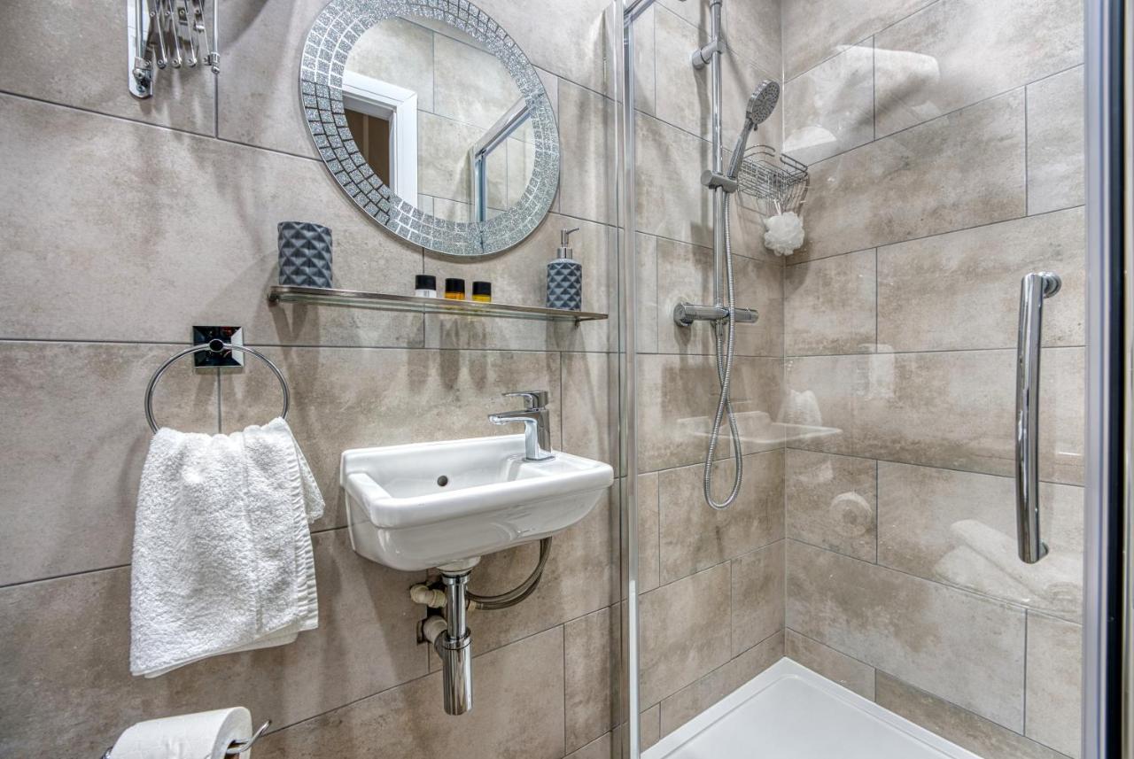 Stylish House - B'Ham Airport And Nec, Jlr Solihull, Business & Leisure Stays - Aspen House Номер фото